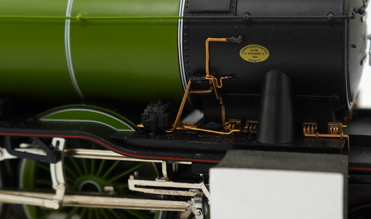 A boxed 0 Gauge Hattons Originals (H7-A3-001) model of LNER Class A3, Papyrus 2750, 4-6-2 tender locomotive, powered for two rail operation, with detailing elements and instruction manual.